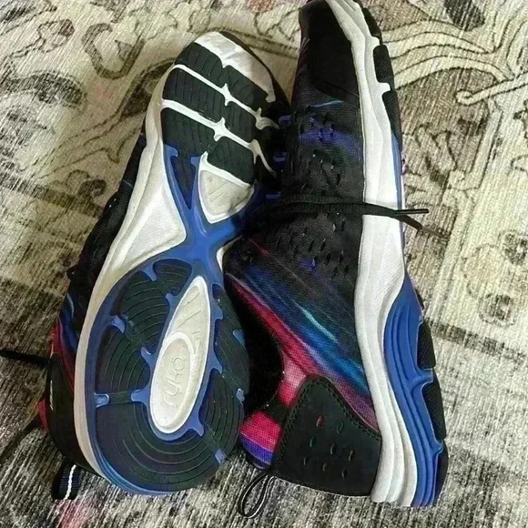 Excellent like-new condition. Size 11 - Picture 5 of 8